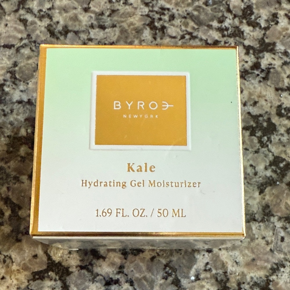 BYROE Kale Hydrating Gel Moisturizer - White and Gold